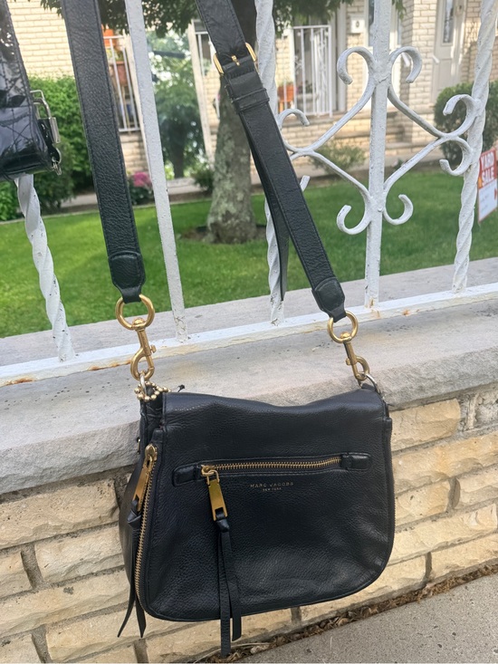 Marc Jacobs Handbags - Marc Jacobs Black Leather Gold-Tone Hardware Crossbody Bag